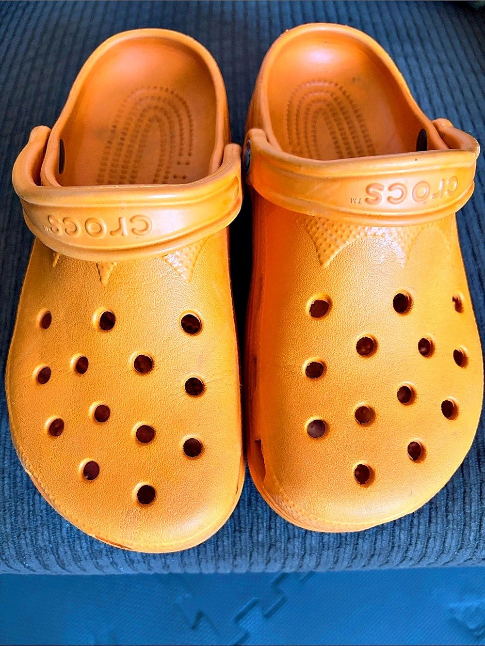 Crocs Classic Clog Orange Kids US 5-6 Clogs